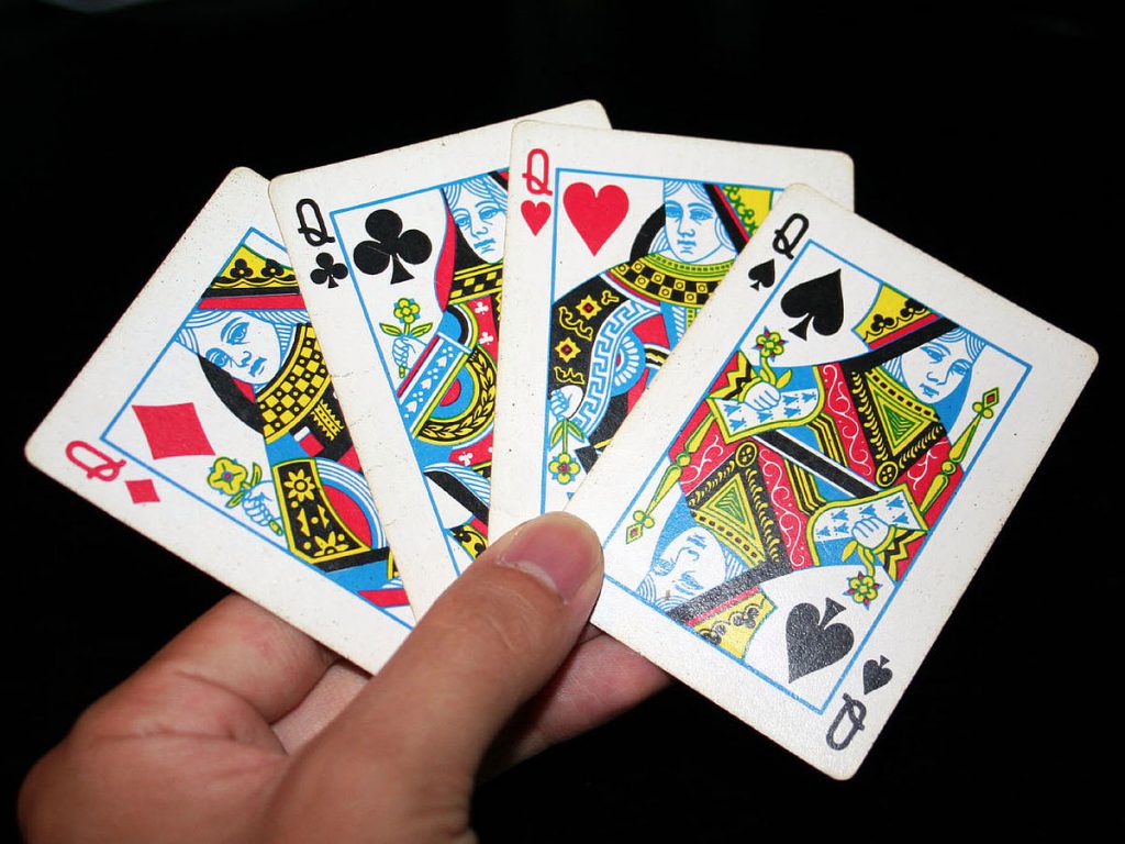 players card for 4 queens casino